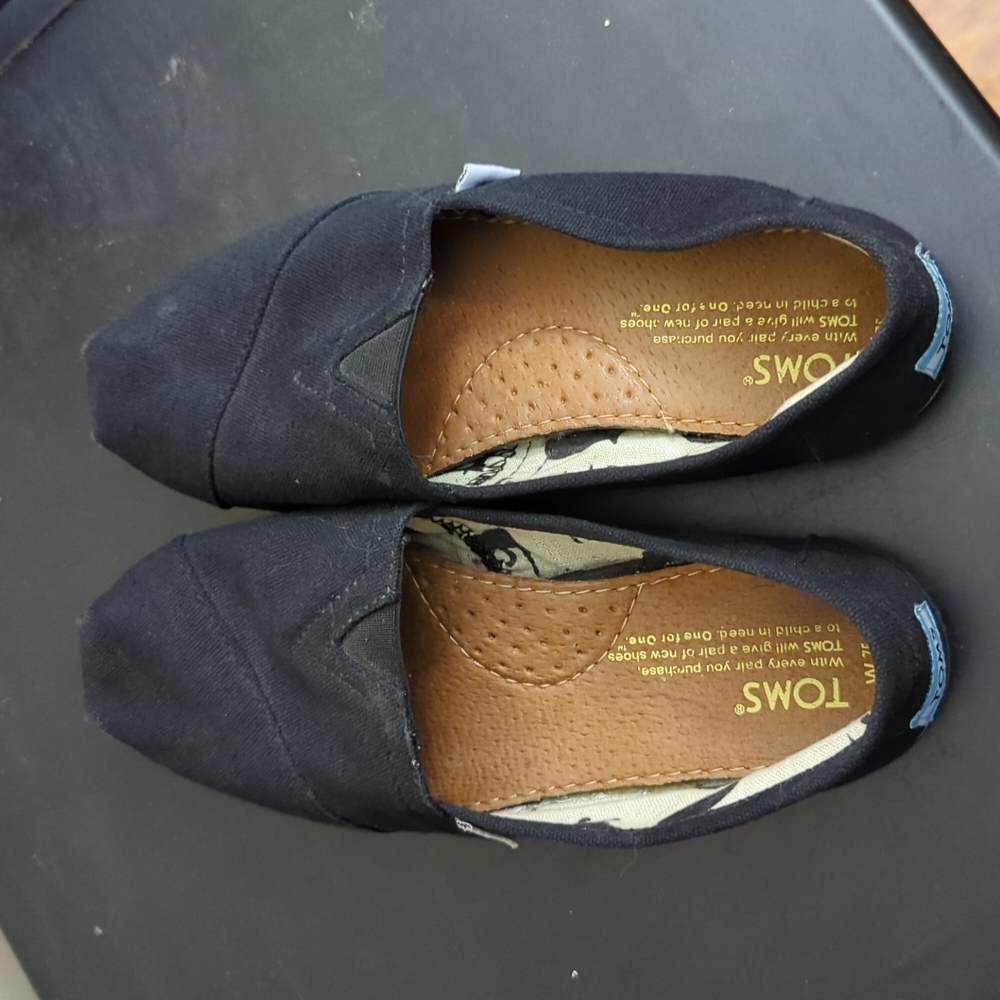 Toms classic shoes